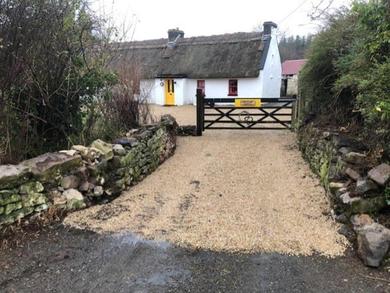 Holiday home Delightful, romantic thatched cottage by river Shannon on 4.7 acres - Sweet Meadow is for peace, party, family or work from home