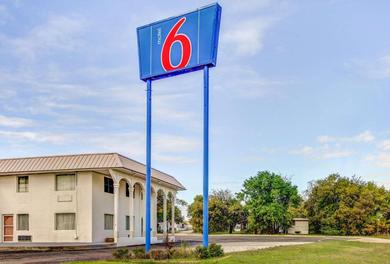 Hotel Motel 6 Waco - Lacy Lakeview