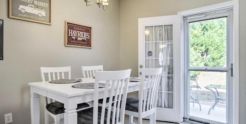 Holiday home Stylish Apex Townhome Near Dining and Hiking