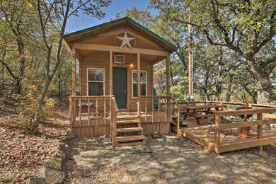 Holiday home Cozy Lonestar Cabin with Community Amenities!