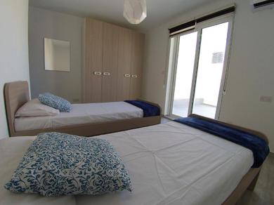 Guest house F7-3 Bedroom two single beds shared bathroom in shared Flat