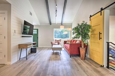 Holiday home Modern and Colorful Buda Home Near Dtwn Austin!