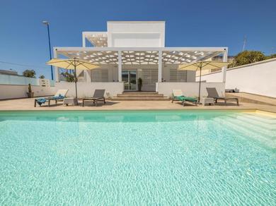 Holiday home Modern ground floor apartment with shared pool