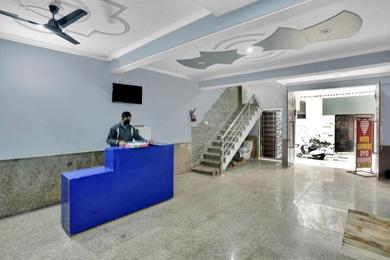 Hotel Capital O JPS Dwarka Near Dwarka Mor Metro Station