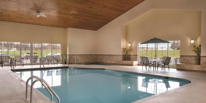 Hotel Country Inn & Suites by Radisson, Germantown, WI