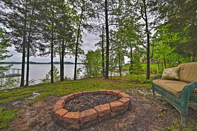 Holiday home Kentucky Lakeside Home with Deck - 20 Mi to LBL!