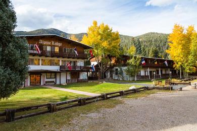 Отель Alpine Lodge Red River