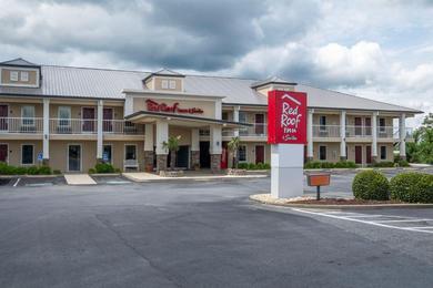 Мотель Red Roof Inn & Suites Calhoun