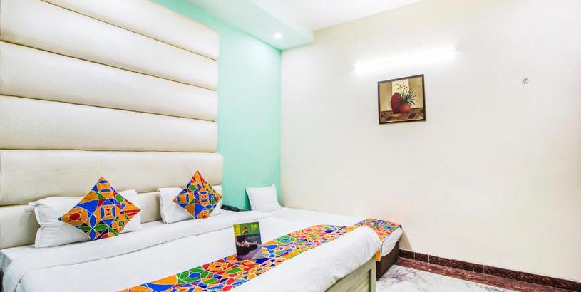 Hotel FabHotel Plus Maniram Palace