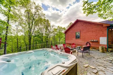 Дом отдыха Bryson City Vacation Rental - Hot Tub and Lake Views