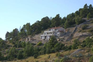 Apartments Isolated apartments with a parking space Cove Vela Farska, Brac - 2897