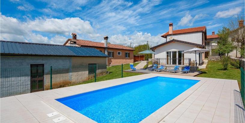 Holiday home Stunning home in Jakacici with Outdoor swimming pool and 3 Bedrooms