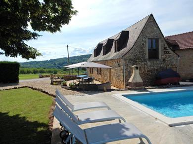 Дом отдыха Cozy Holiday Home in Saint L on sur V z re with Pool