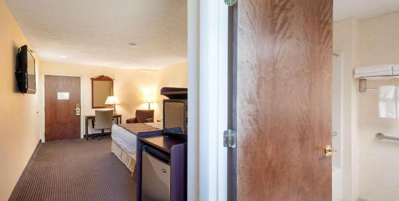 Hotel Rodeway Inn and Suites - Charles Town,WV
