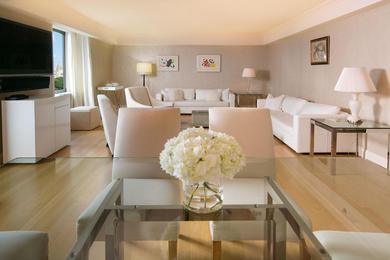 Дом отдыха Central Park South Three Bedroom Apartment Overlooking CP by Lauren Berger Collection