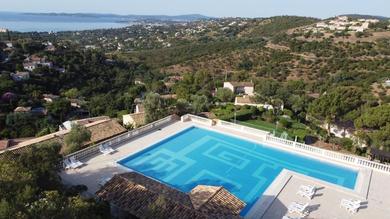 Апартаменты Les ISSAMBRES appart 6 pers grande terrasse superbe vue mer et golf de saint Tropez, piscine