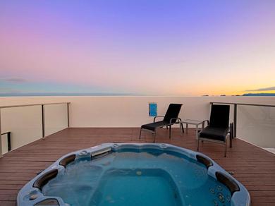 Apartments Luxury Broadbeach Penthouse with Private Rooftop Spa Sierra Grand - GCHM