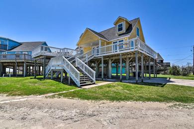 Holiday home Home with Ocean-View Deck and BBQ Steps to the Beach!