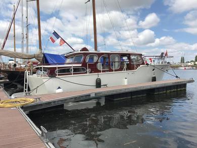 Ботель Yacht Sequana Deauville