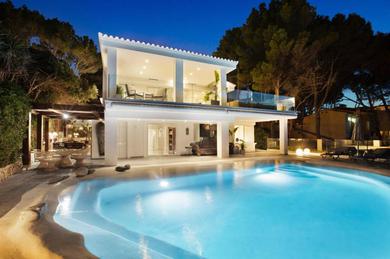 Villa Villa white beach house, sobre la playa, aire acondicionado, wifi, piscina, lujo en Costa de la Calma