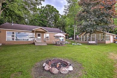 Holiday home Waterfront Rose Lake Cabin with Fire Pit, Dock, Boats