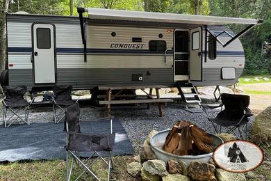 Дом отдыха Modern & Cozy Camper Doe River Premium RV Site