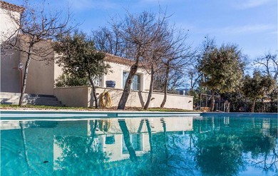 Дом отдыха Beautiful home in Saint-Saturnin-ls-Apt with Outdoor swimming pool, WiFi and 1 Bedrooms