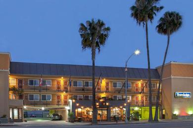 Отель Travelodge by Wyndham Culver City