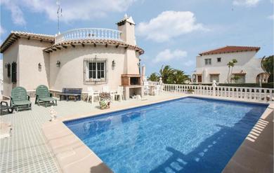 Дом отдыха Nice home in San Miguel de Salinas with 3 Bedrooms, Outdoor swimming pool and WiFi
