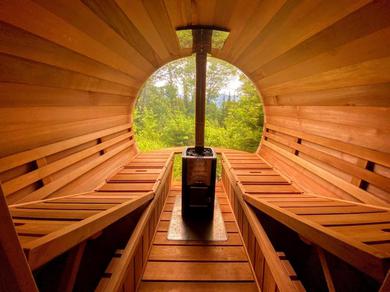  NEW Stunning home with breathtaking views, outdoor cedar sauna, great location