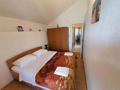 Guest house Apartment and Rooms Lucica