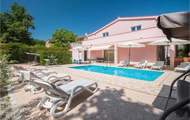 Holiday home Nice Home In Porec With 5 Bedrooms, Private Swimming Pool And Outdoor Swimming Pool