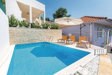 Holiday home Holiday house Ana with a heated swimming pool