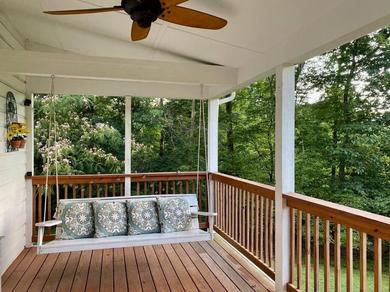 Дом отдыха Beautiful 2 BR 1 BA Cabin in Blue Ridge Mountains: The Little White House