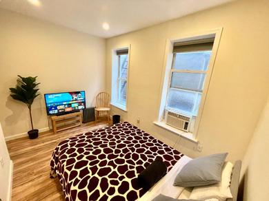 Guest house Elegant Private Room close to Manhattan! - Room is in a 2 bedrooms apartament and first floor with free street parking
