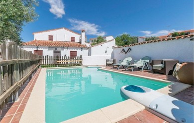 Hotel Awesome Home In La Cardenchosa With Outdoor Swimming Pool, Wifi And 5 Bedrooms