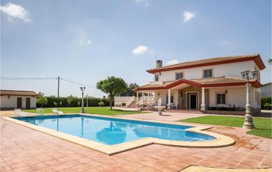 Holiday home Awesome Home In Crdoba With 7 Bedrooms, Wifi And Outdoor Swimming Pool