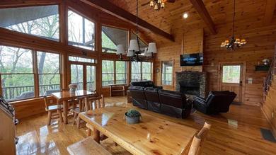 Holiday home Deluxe Cabin For Groups Near Helen w Hot Tub
