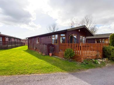 Holiday home 3 Bedroom Partial Lakeview Lodge - Ensuite & Balcony Deck