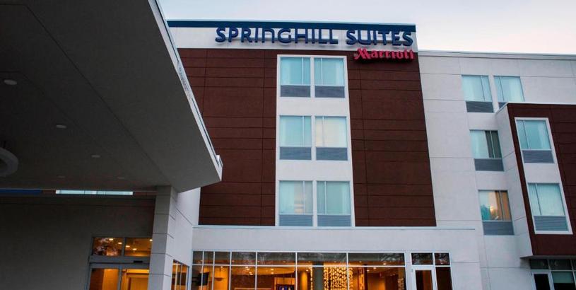 Отель SpringHill Suites by Marriott Wisconsin Dells