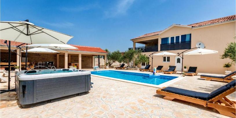 Holiday home Awesome Home In Polaca With Jacuzzi, Wifi And Heated Swimming Pool