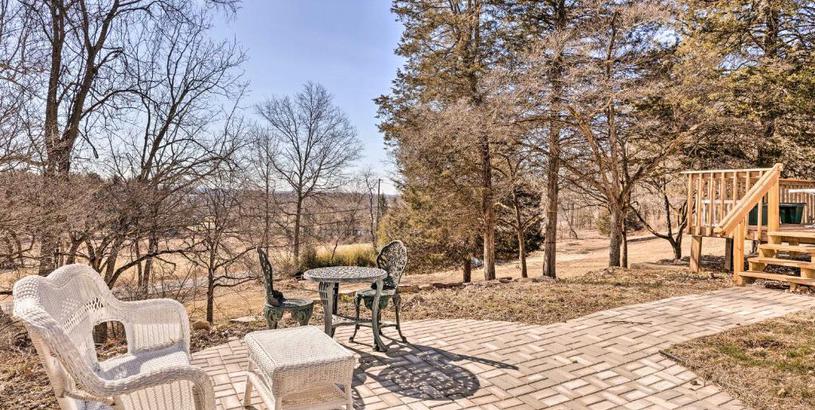 Дом отдыха Stunning New Hope Home on 8 Acres with Trails!