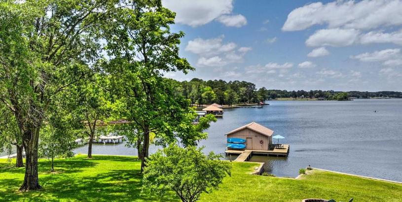 Holiday home Beautiful and Roomy Texas Retreat on Lake Palestine