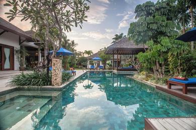 Вилла Baan Pinya Balinese Style Pool Villa