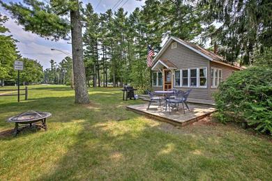 Holiday home Bayview Cottage Suttons Bay Cottage with Fire Pit!