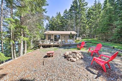 Holiday home Cozy Cottage on Cat Cove with Wraparound Deck!