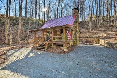 Holiday home Luxe Saluda Cabin with Hiking on Over 6 Acres!