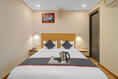 Hotel OYO Townhouse 605 Uc Pankha Road Near PVR Vikaspuri Delhi