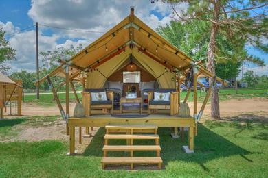 Luxury tent Idyllic Safari Tent at BeeWeaver Honey Farm