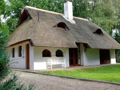 Дом отдыха Charming thatched house in Uelzen in Lower Saxony with large garden